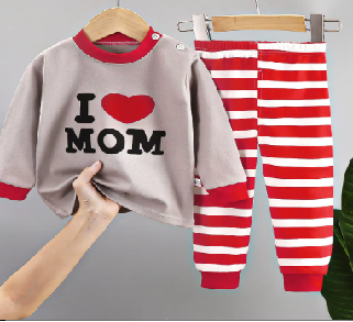 Set copii – bluziță gri „I ❤️ MOM” și pantaloni lungi în dungi roșii
