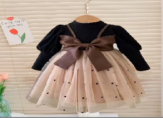 Rochiță elegantă cu mânecă lungă și fundă maro