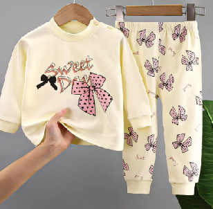 Set copii – bluziță crem „Sweet Day” și pantaloni lungi cu fundițe